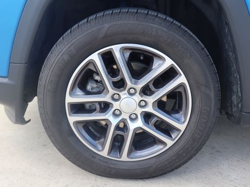 Used 2020 Jeep Compass Latitude w/ Popular Equipment Group FWD image 26