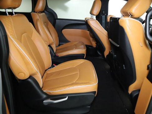 Used 2022 Chrysler Pacifica Pinnacle image 44