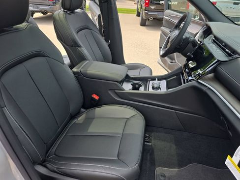New 2026 Jeep Grand Cherokee L Limited AWD/4WD image 10