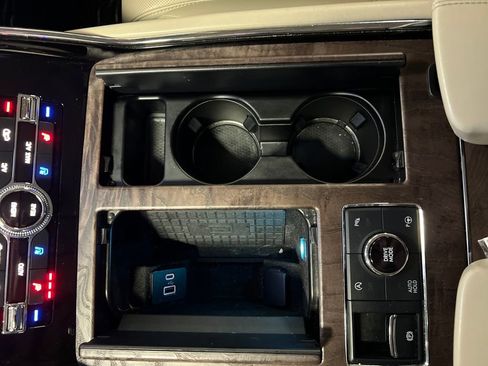 Used 2021 Lincoln Navigator 4WD image 24