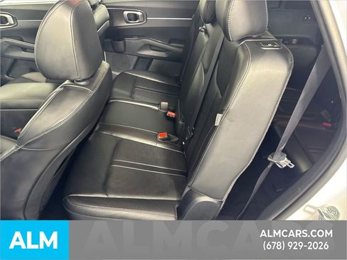 Used 2024 Kia Sorento S image 23