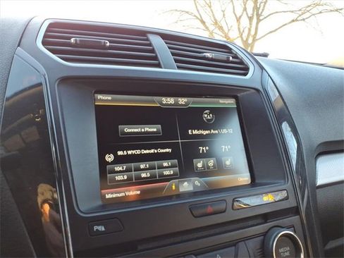 Used 2016 Ford Explorer XLT w/ Equipment Group 202A image 20