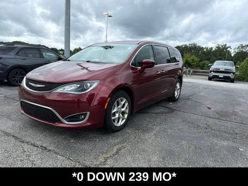 Used 2018 Chrysler Pacifica Touring Plus w/ Tire & Wheel Group FWD image 1