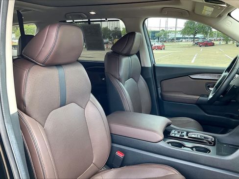 Used 2024 Honda Pilot Elite image 13