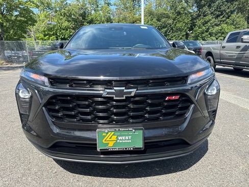 Used 2024 Chevrolet Trax RS FWD image 2