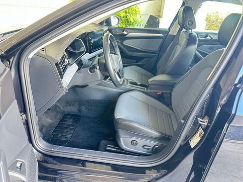 Used 2025 Volkswagen Jetta SE image 27