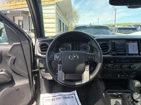 Used 2023 Toyota Tacoma TRD Off-Road w/ TRD Premium Off Road Package AWD/4WD image 19