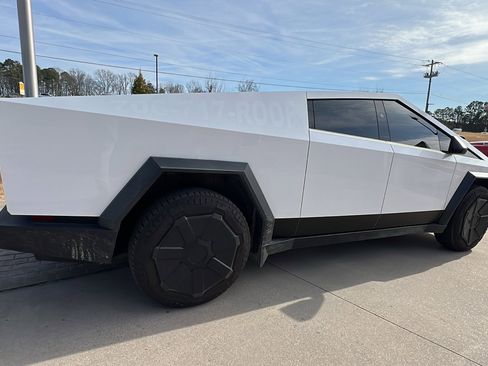 Used 2025 Tesla Cybertruck AWD Crew Cab image 8