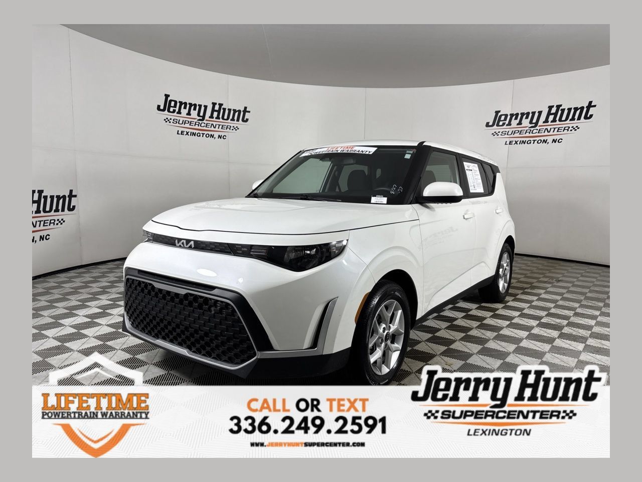 Used 2025 Kia Soul LX w/ LX Technology Package FWD image 1