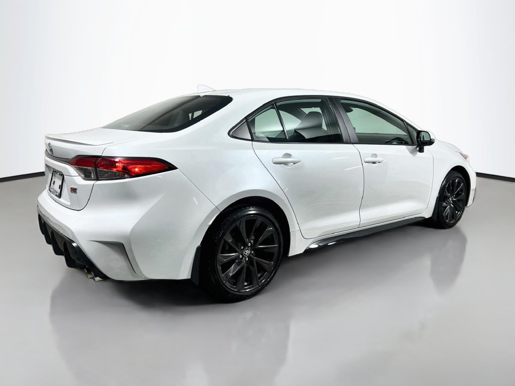 Used 2026 Toyota Corolla SE w/ SE Package FWD image 3