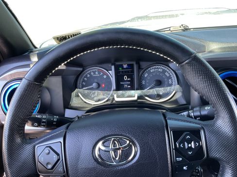 Used 2021 Toyota Tacoma TRD Sport w/ Technology Package AWD/4WD image 12