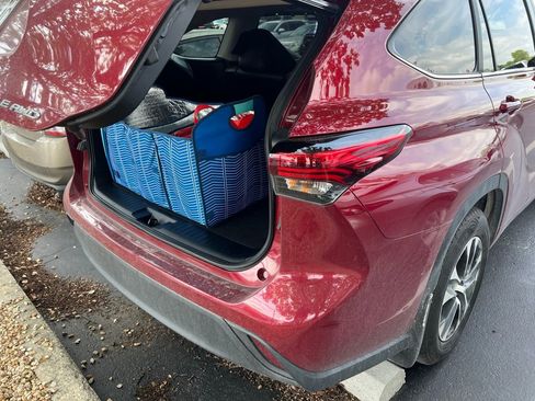 Used 2023 Toyota Highlander XLE image 8