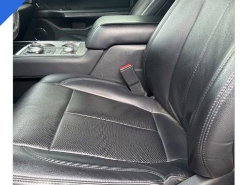 Used 2019 Ford Expedition XLT w/ Equipment Group 202A AWD/4WD image 16