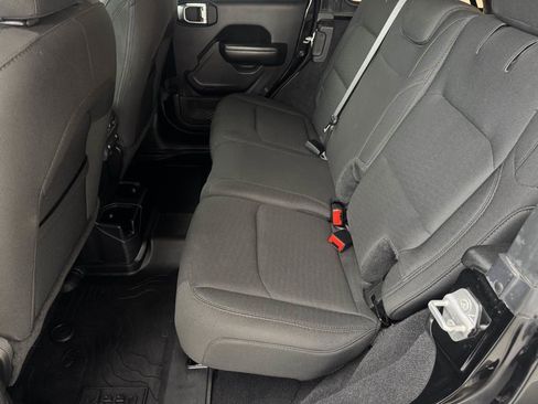 Used 2020 Jeep Wrangler Unlimited Sport S image 21