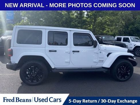Used 2024 Jeep Wrangler Unlimited Sahara w/ Technology Group AWD/4WD image 2