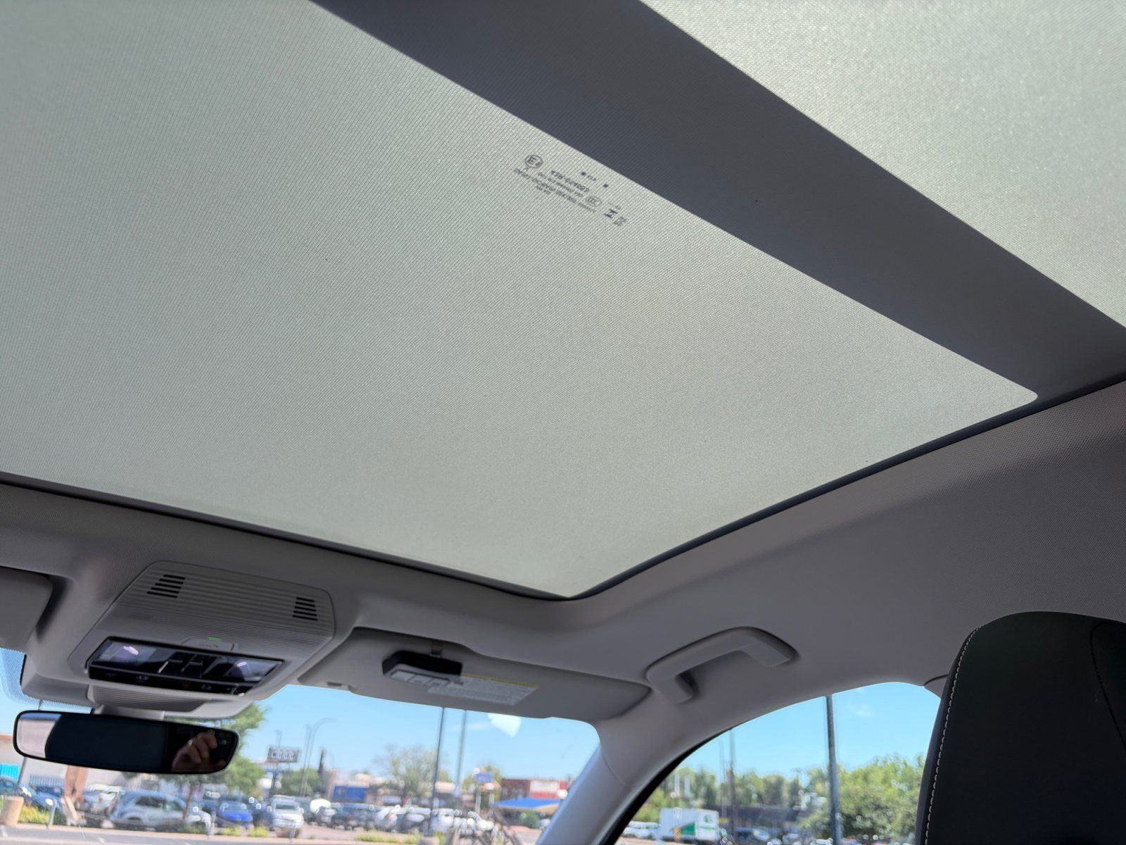 Certified 2025 Volkswagen Tiguan SE w/ Panoramic Sunroof Package AWD/4WD image 33