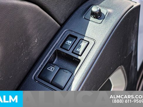 Certified 2025 Nissan Frontier SV image 49