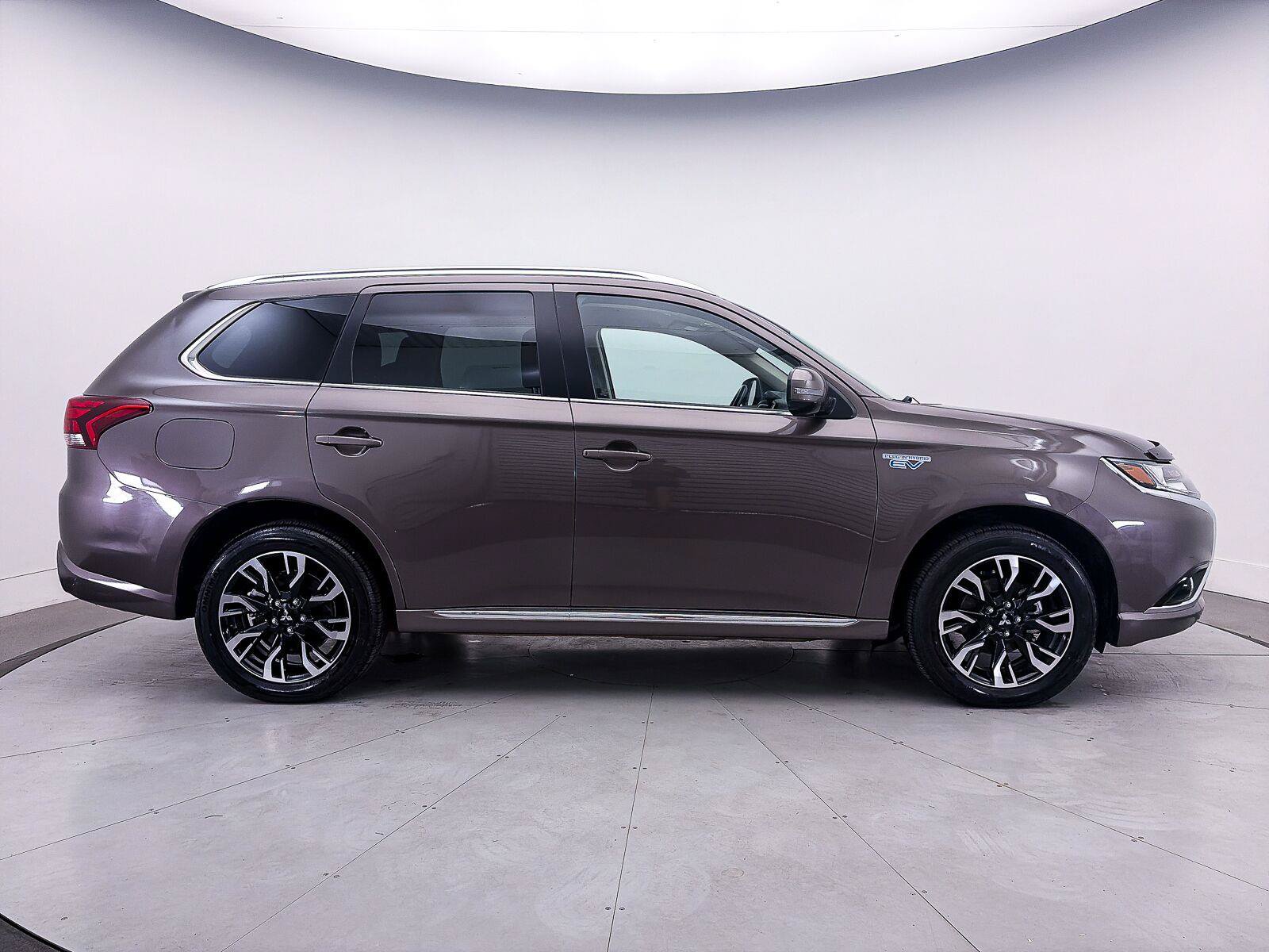 Used 2018 Mitsubishi Outlander SEL AWD/4WD image 33