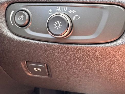 Used 2019 Chevrolet Blazer LT FWD image 24