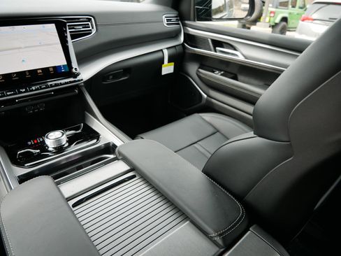 New 2026 Jeep Grand Wagoneer Limited AWD/4WD image 11