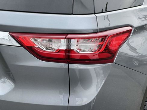 Used 2019 Chevrolet Traverse LT w/ LT Premium Package AWD/4WD image 7