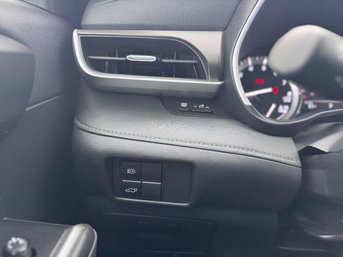 Used 2021 Toyota Highlander XLE image 10