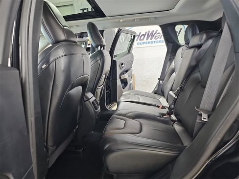 Used 2022 Jeep Cherokee Limited image 19