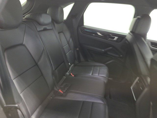 Used 2020 Porsche Cayenne AWD/4WD image 12