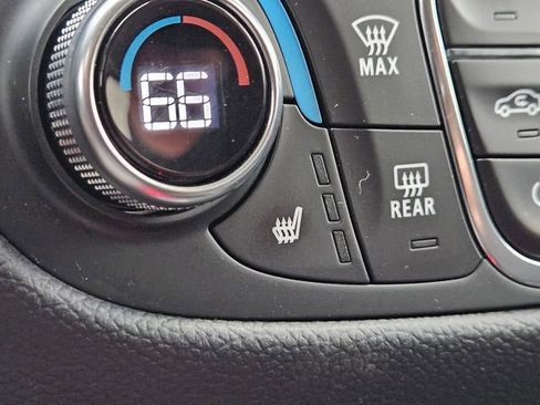 Used 2022 Chevrolet Equinox LT image 19