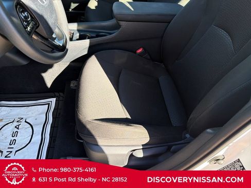 Used 2019 Toyota Prius LE FWD image 12