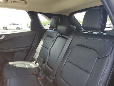 Used 2020 Ford Escape Titanium AWD/4WD image 22