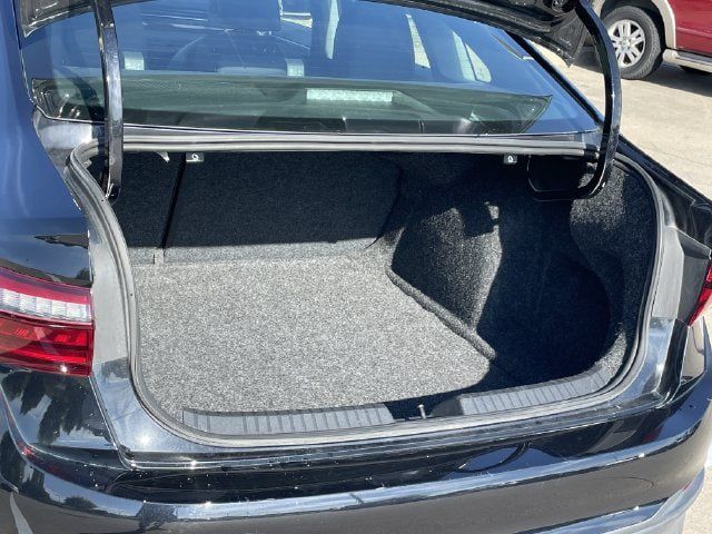 Used 2025 Volkswagen Jetta SE FWD image 29