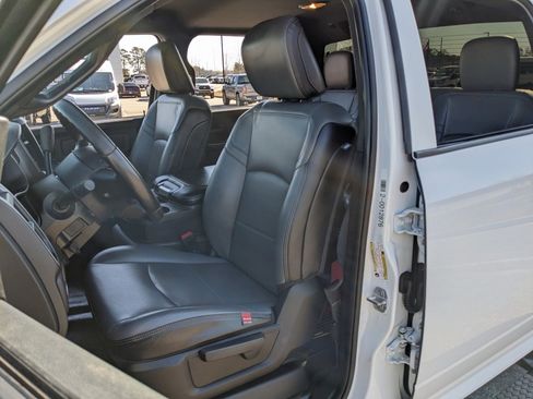 Used 2024 RAM 2500 Tradesman w/ Chrome Appearance Group image 32