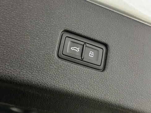 Used 2022 Audi SQ8 Premium Plus w/ Black Optic Package AWD/4WD image 17