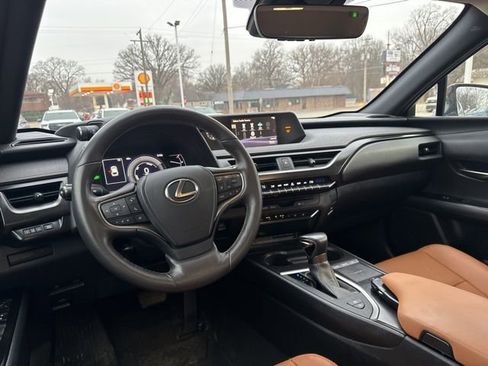 Used 2020 Lexus UX 250h w/ Premium Package image 10