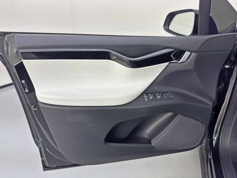 Used 2019 Tesla Model X Long Range image 40