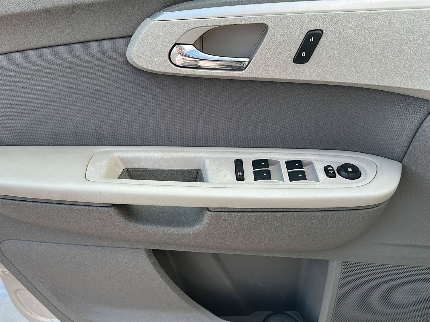 Used 2012 Chevrolet Traverse LS FWD image 4