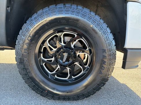 Used 2018 Chevrolet Silverado 1500 LT w/ Texas Edition image 11