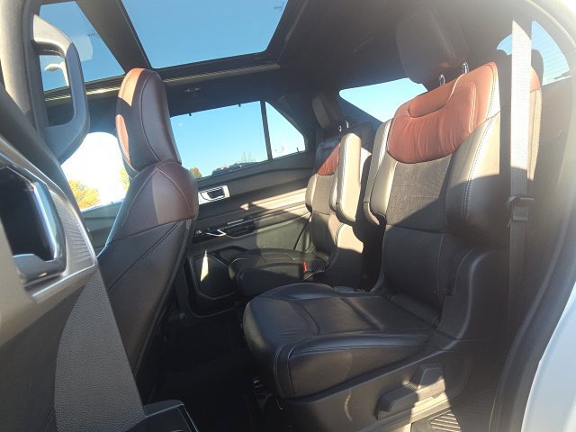 Used 2023 Ford Explorer Platinum w/ Premium Technology Package AWD/4WD image 15