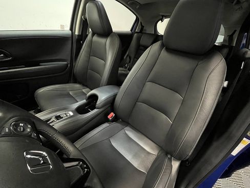 Used 2020 Honda HR-V Touring image 11