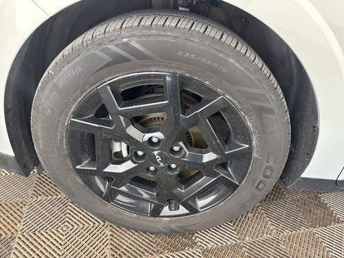 Certified 2025 Kia Carnival SX Prestige image 31