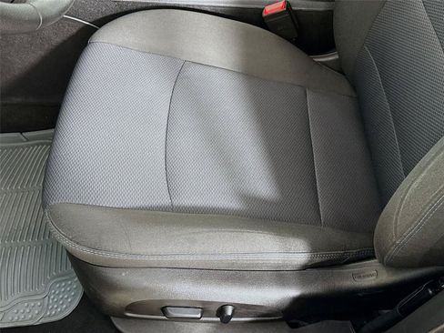 Used 2018 Chevrolet Cruze LT w/ Convenience Package FWD image 19