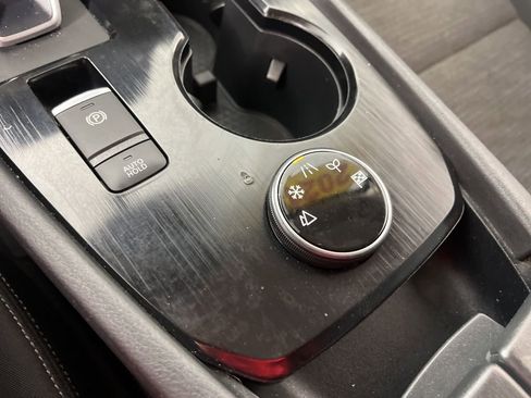 Used 2021 Nissan Rogue SV image 32