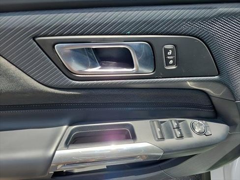 Used 2024 Ford Mustang Convertible RWD image 9