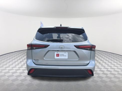 Certified 2025 Toyota Highlander LE FWD image 14