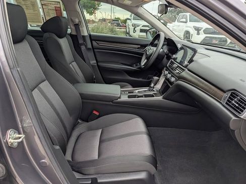 Used 2020 Honda Accord EX image 32