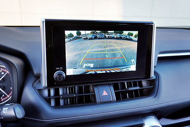 Used 2024 Toyota RAV4 XLE FWD image 31