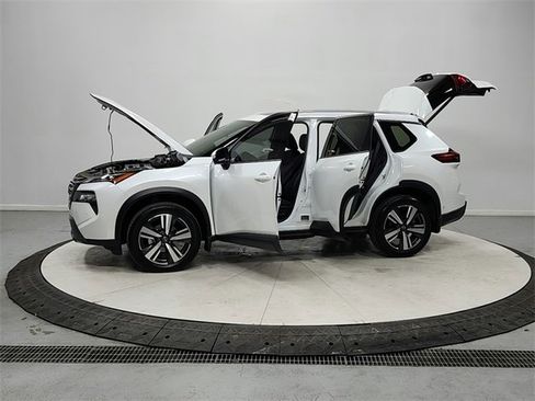 Used 2025 Nissan Rogue SL w/ SL Premium Package image 12