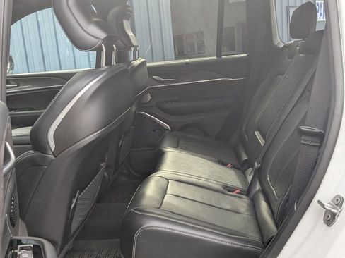 Used 2022 Jeep Grand Cherokee Overland w/ Advanced Protech Group III image 30