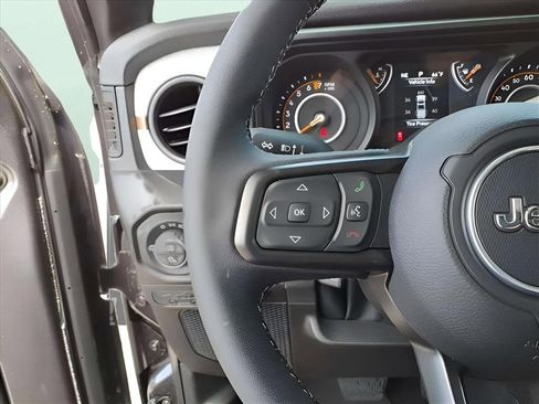 New 2025 Jeep Gladiator Sport image 15